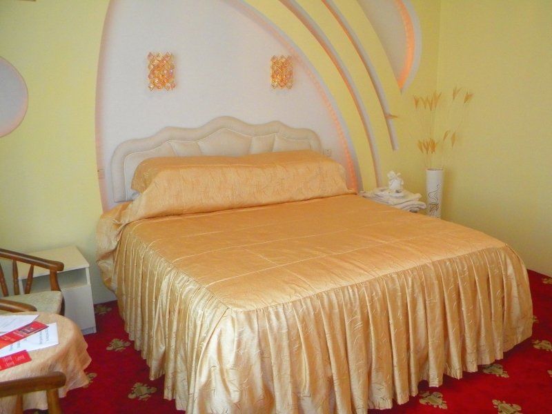 Gloria Mini-Hotel Кишинев Екстериор снимка